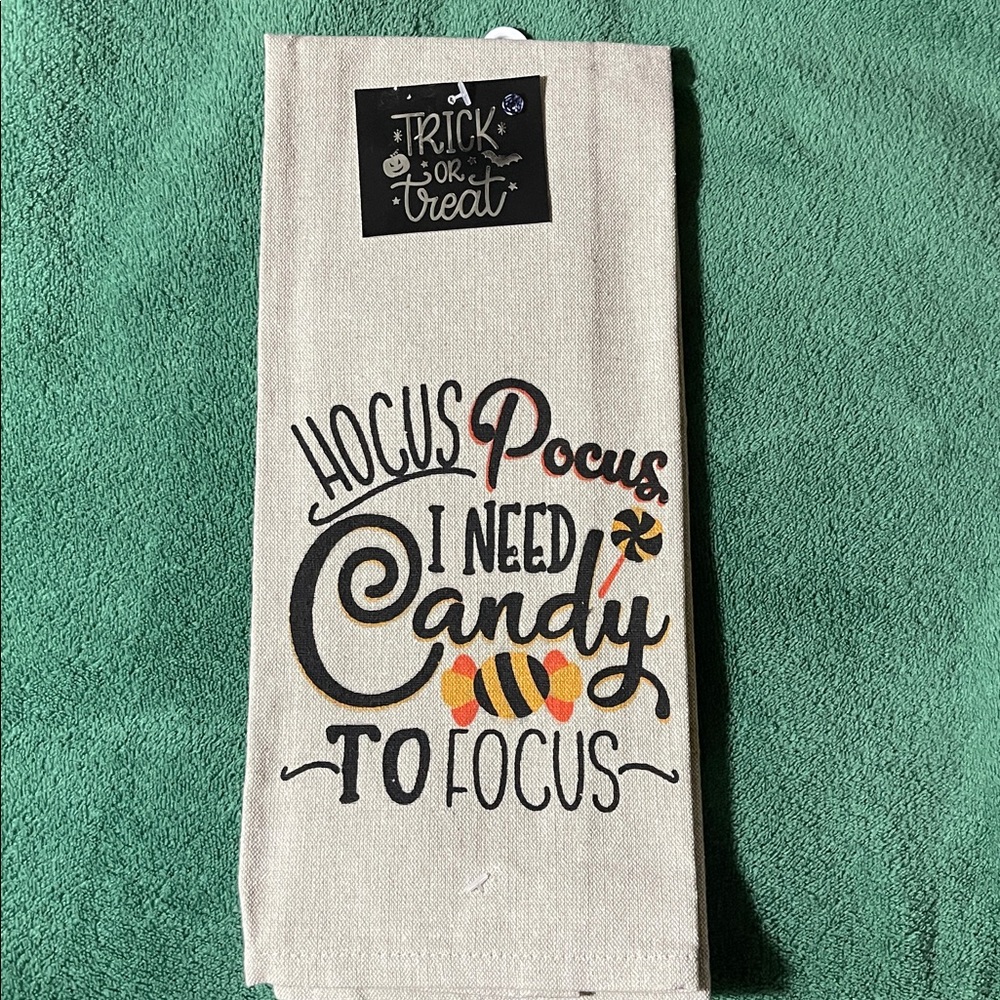 2 Halloween kitchen towels NWT - Picture 2 of 7
